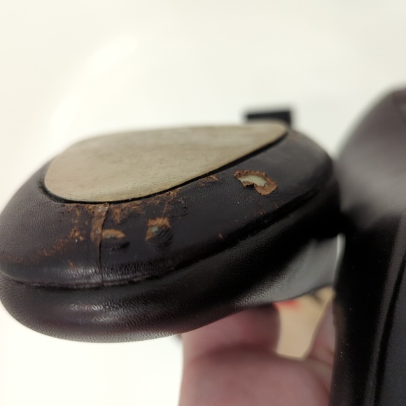 O by Oscar De La Renta Pumps on Chocolate Brown - Picture 7 of 11